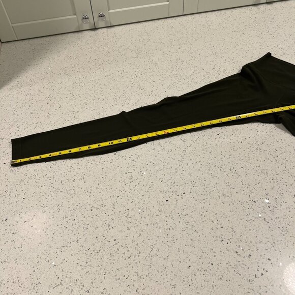 LULULEMON "In Movement" High-Rise Crop Everlux 19" or 25" | Sz 4 | Dark Olive - Picture 4 of 9